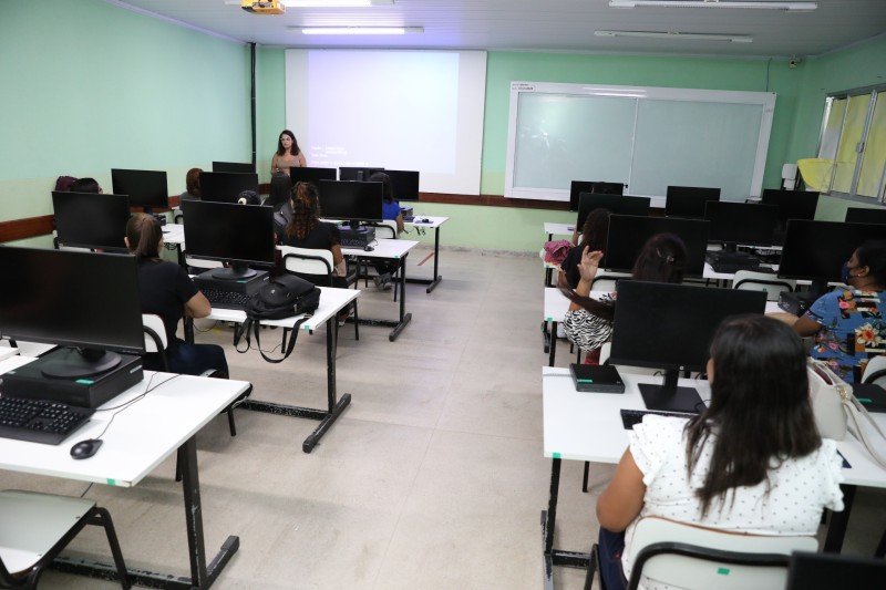 Curso de Operadora de Computador com inscrições abertas em SJB