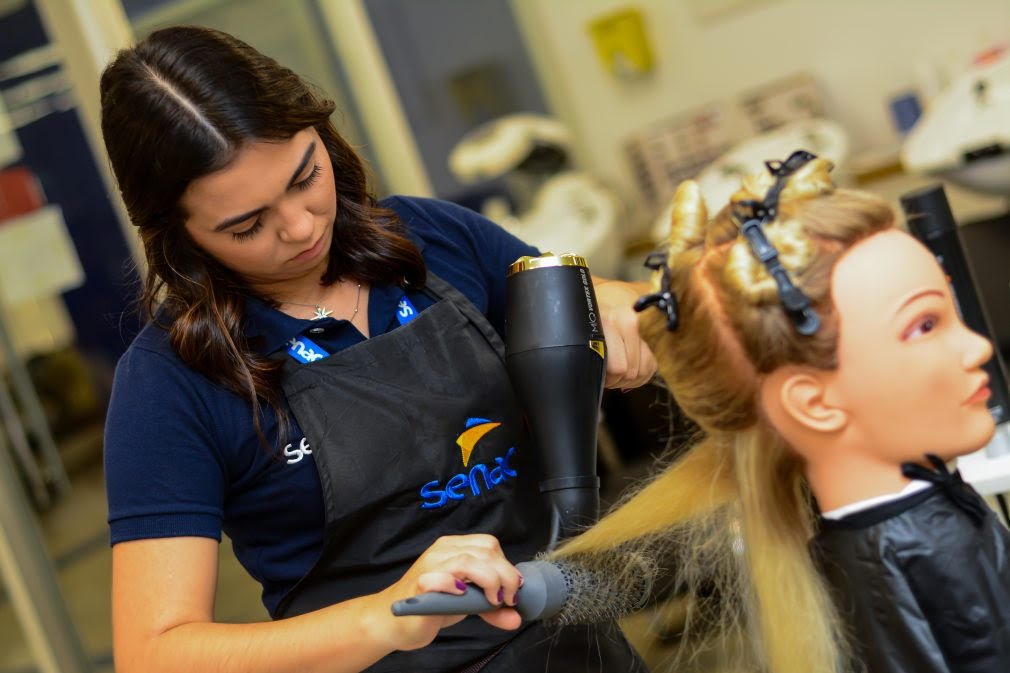 Senac RJ abre inscrições para novo curso de Escova e Penteado em Campos dos Goytacazes