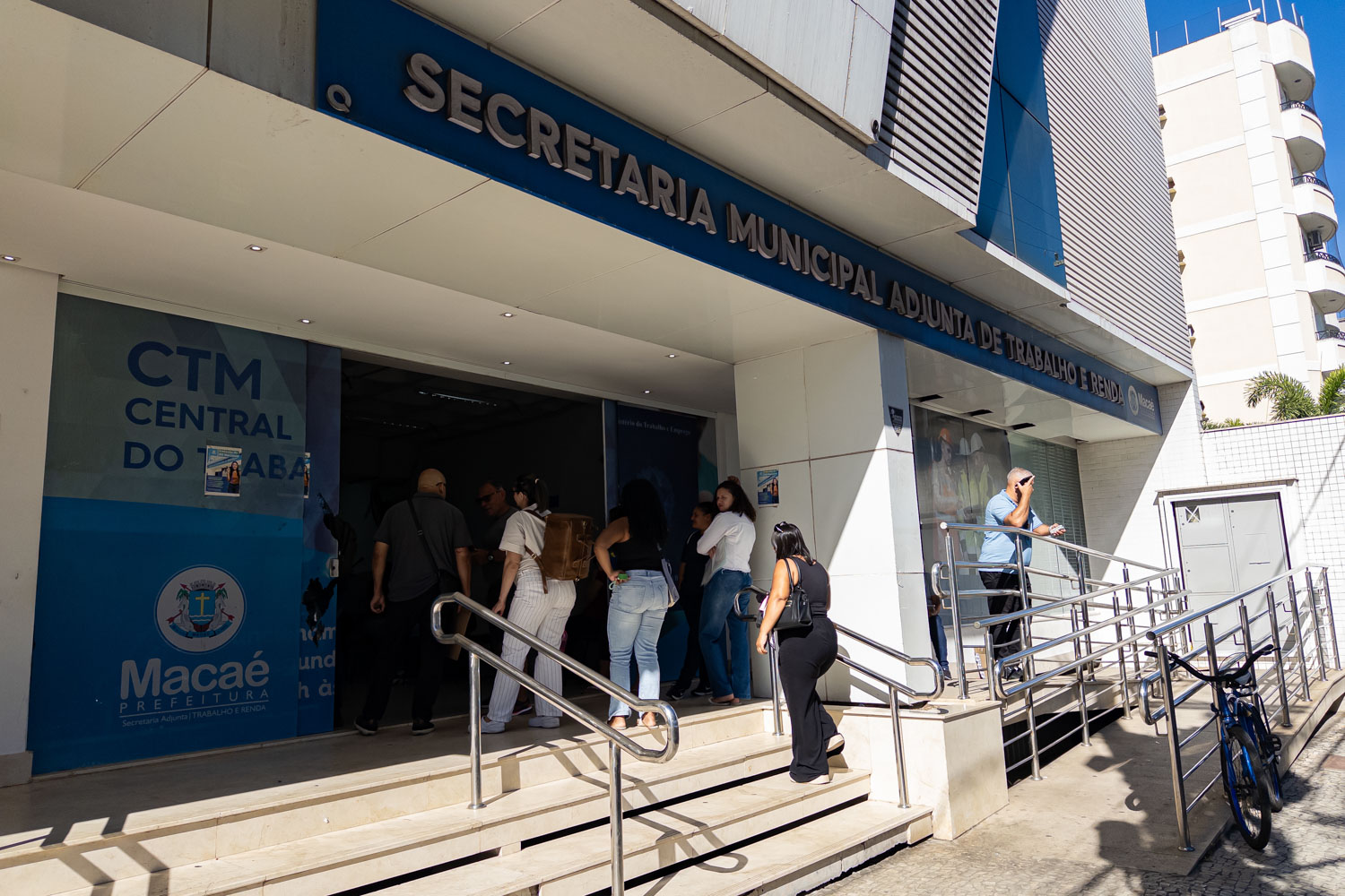 Semana inicia com 996 vagas de emprego em 239 diferentes funções