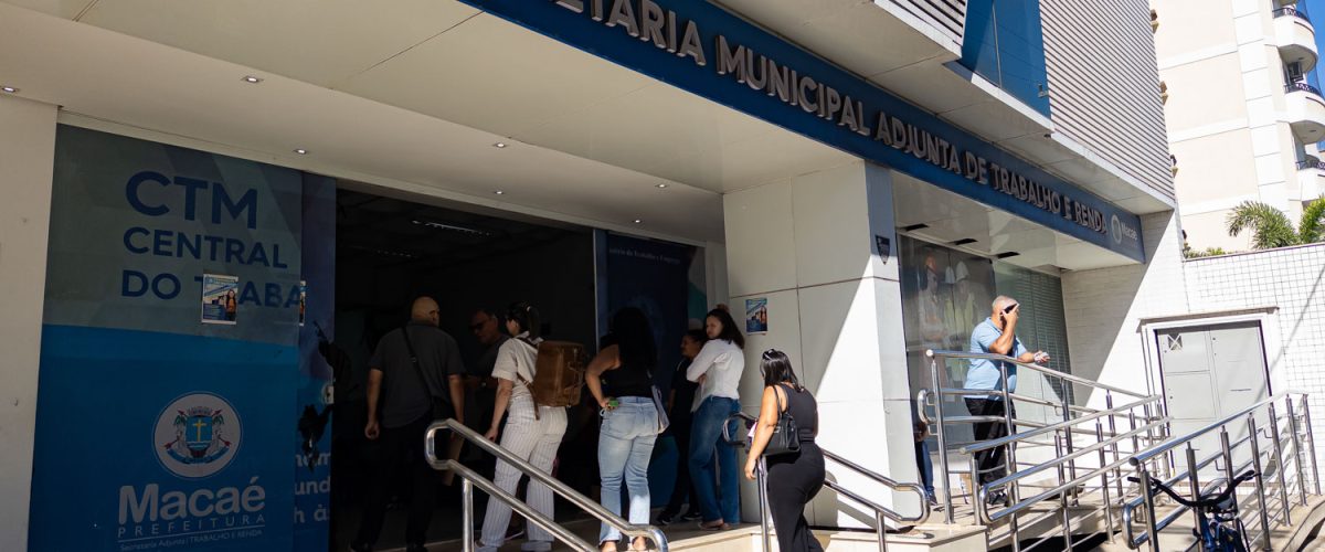 Semana inicia com 996 vagas de emprego em 239 diferentes funções